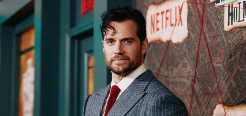 Rosto de Henry Cavill é eleito o mais lindo de 2022 - Estrelando